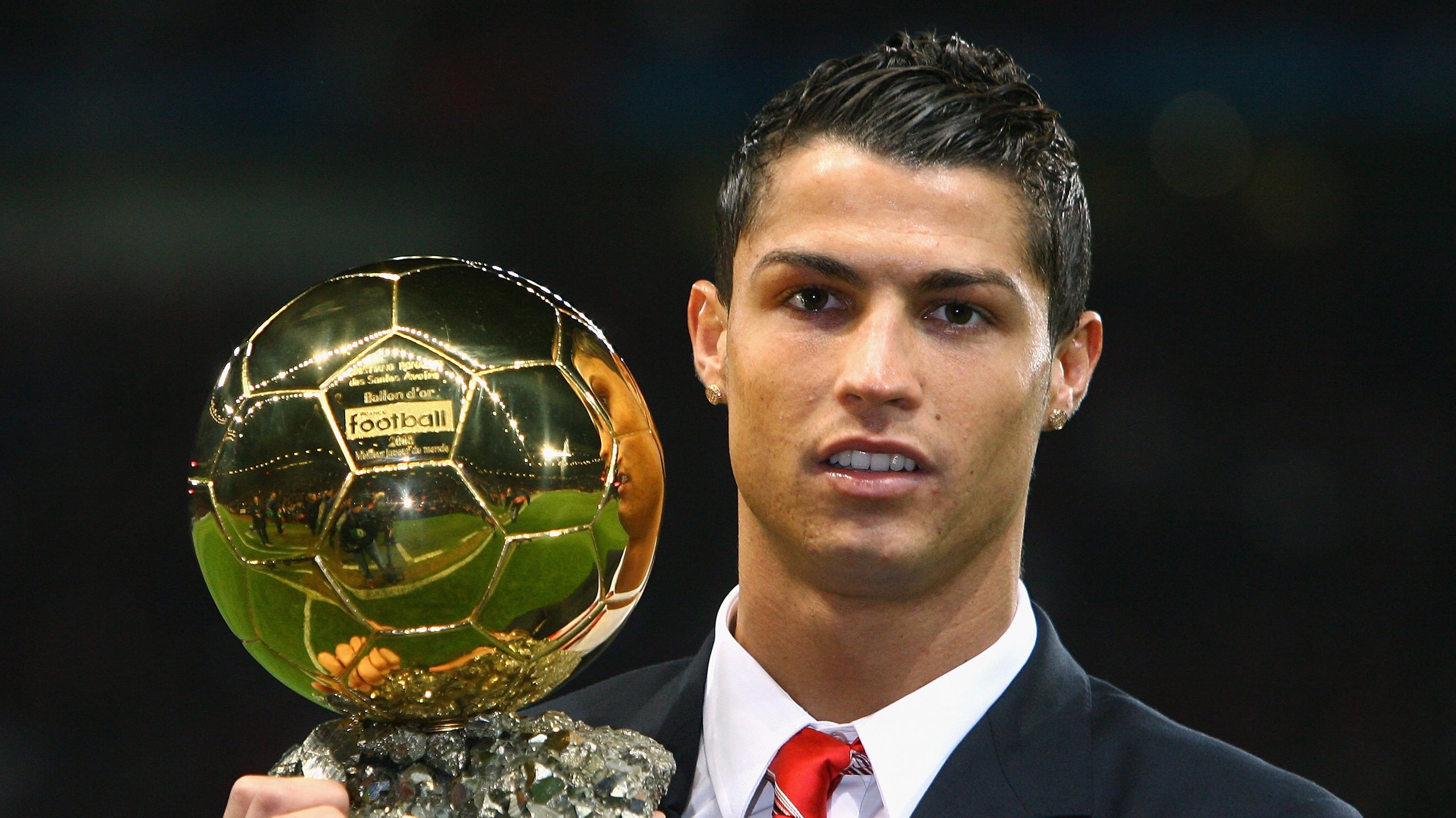 逆境中勇敢拼搏：那些永不放弃的足球战士，坚持足球梦想的励志语录